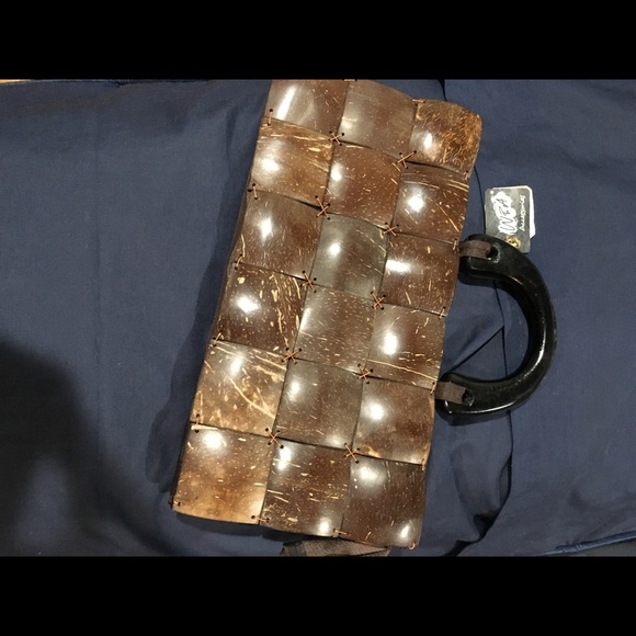 Ladies purse made from coconuts - Picture 2 of 4